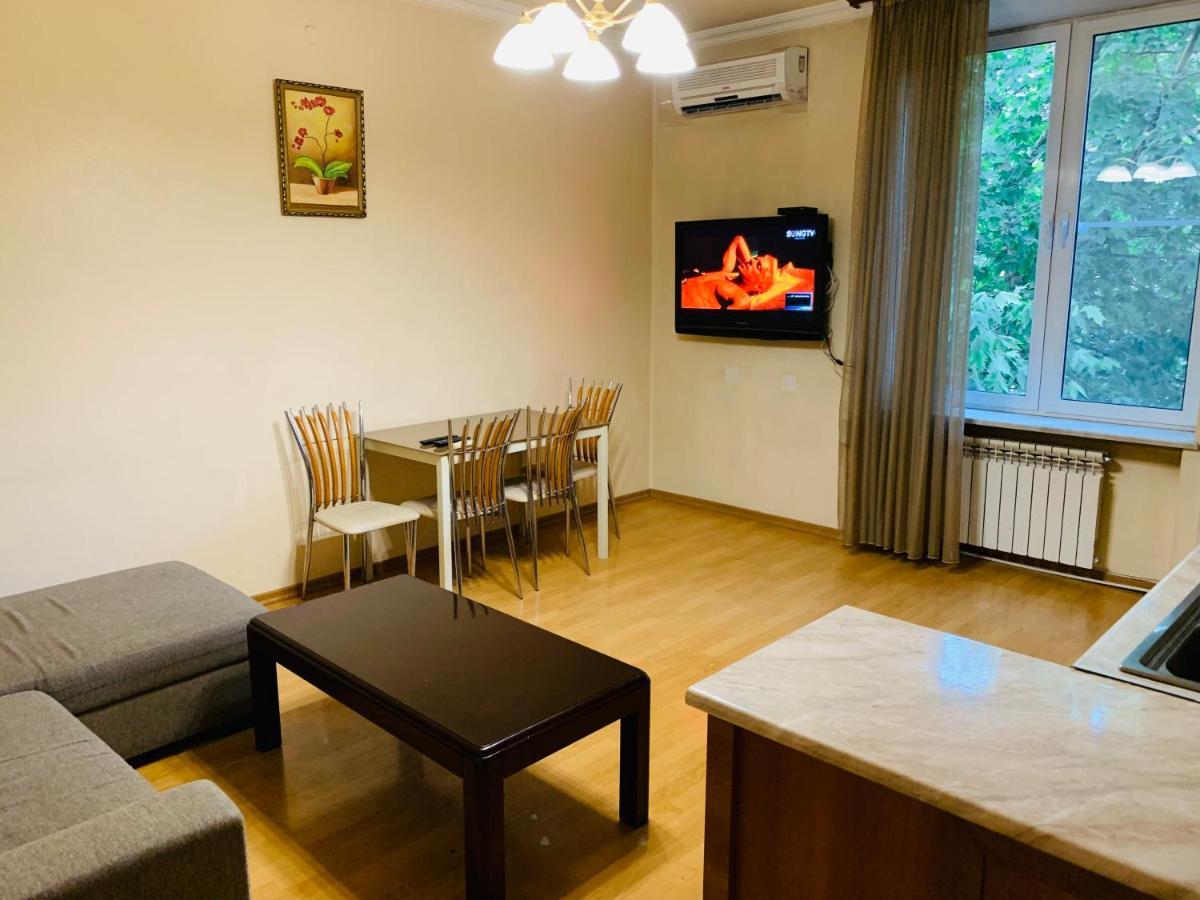 City Center Apartment On Sayat Nova Street Erevan Exterior foto