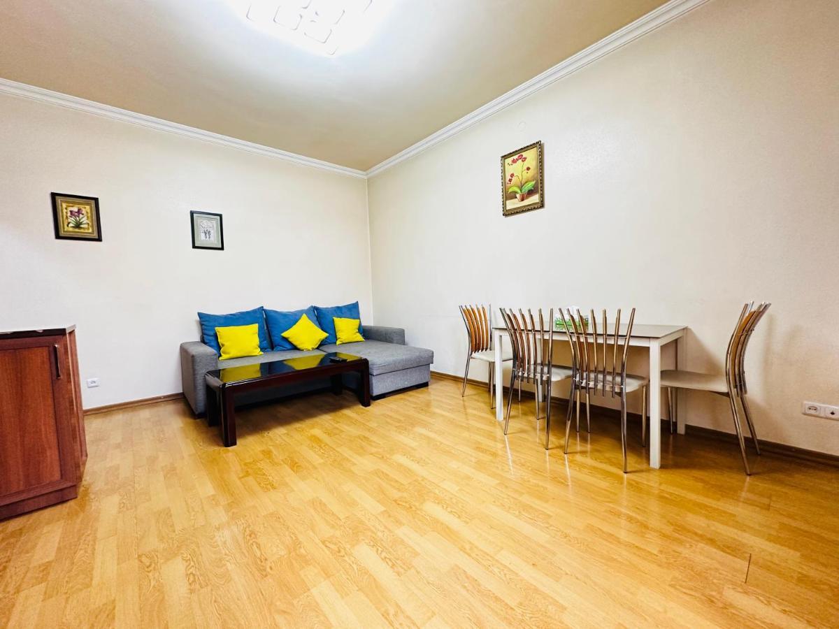 City Center Apartment On Sayat Nova Street Erevan Exterior foto